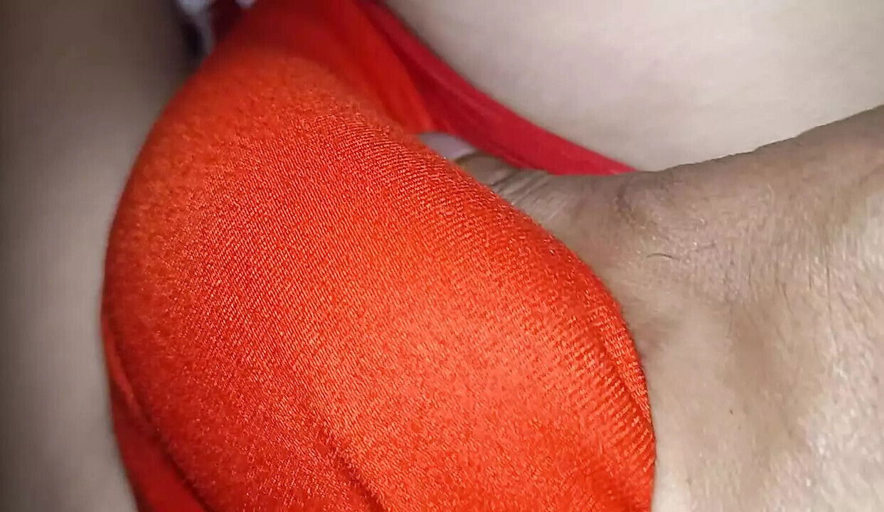 Apne pairon Pani jhad diya lund ka...