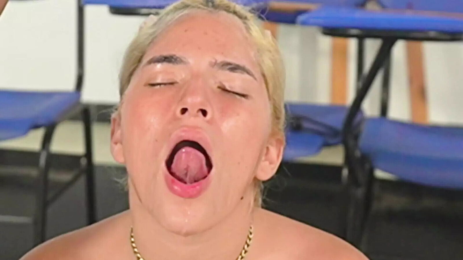 spit mouth then pink tongues GGmansion