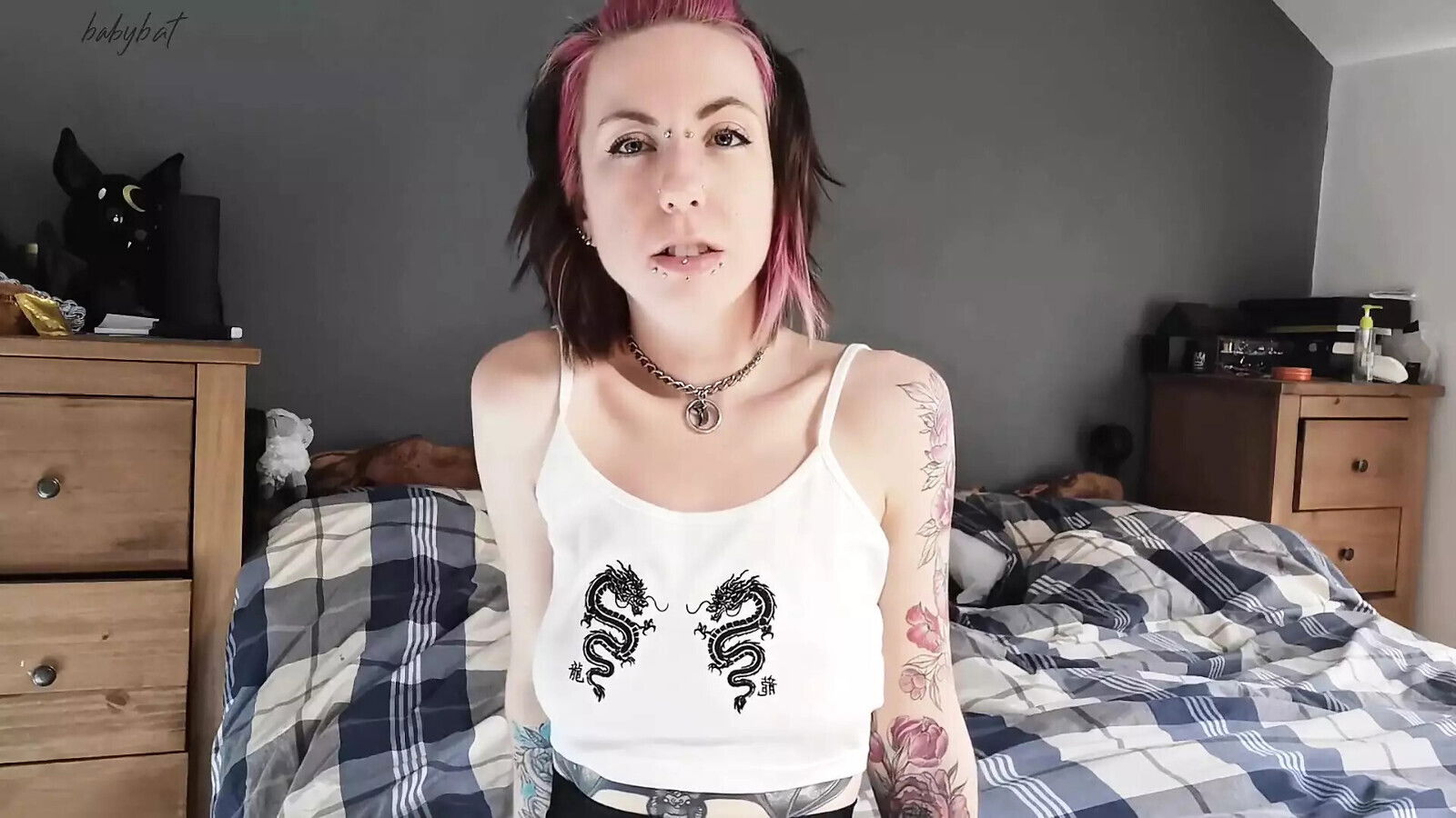 Stepsis catches stealing panties