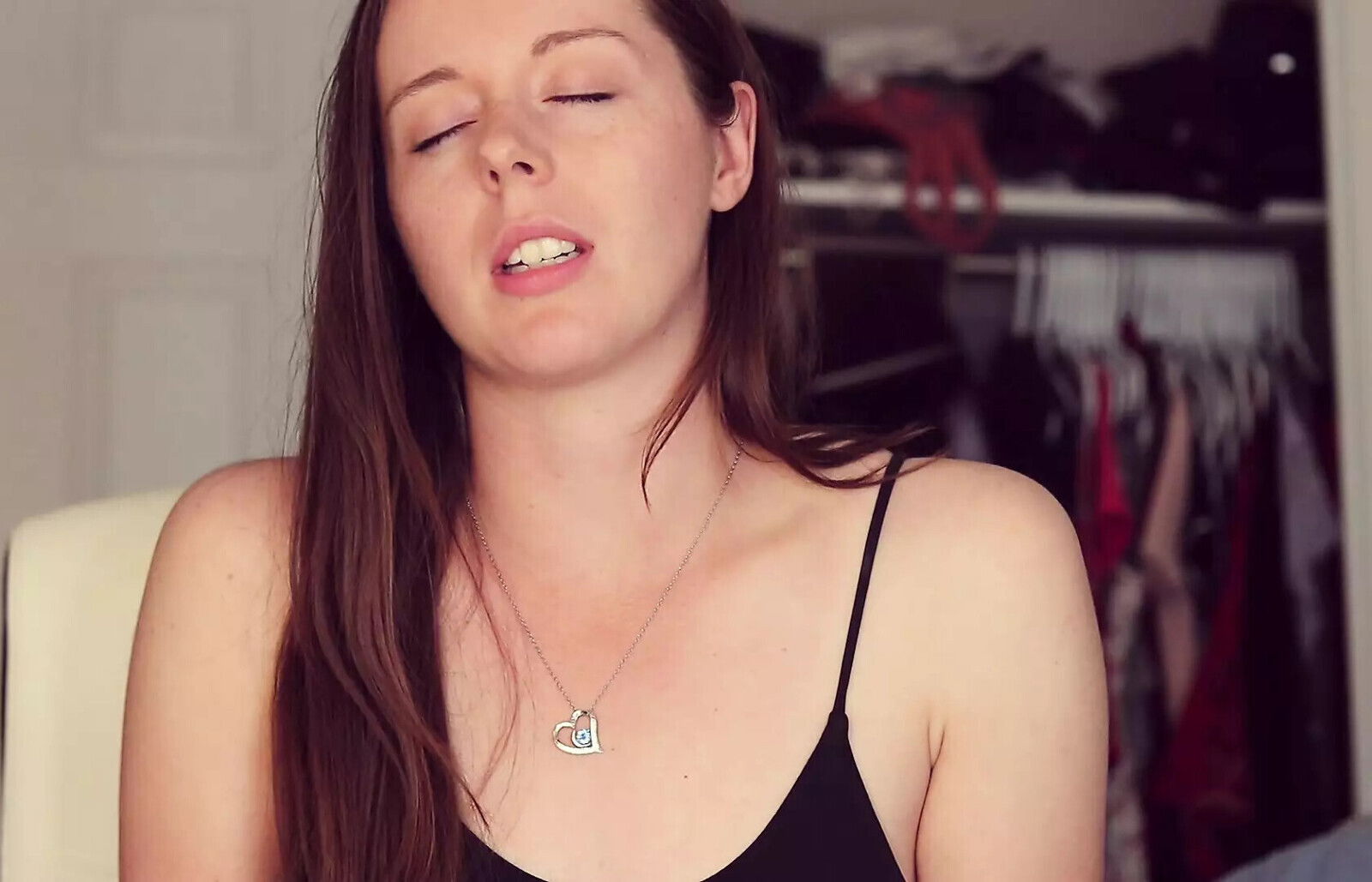 Telling what orgasms feel like while sitting vibrator!