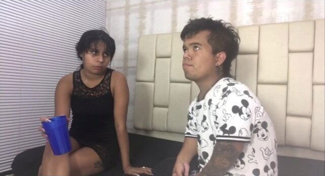 trabajo webcam joven morena, como requisito tiene chupármela frente cámara