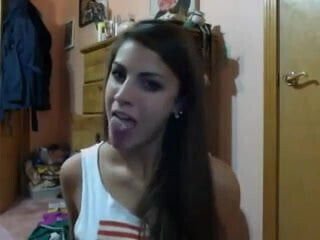 Une fille qui sait se servir de sa langue