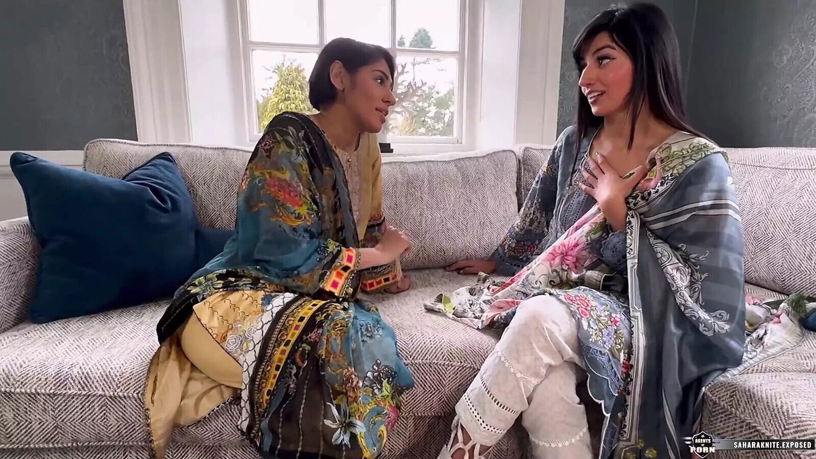 Divorcee bhabhi sahara knite licks chhotee bhabhis pussy