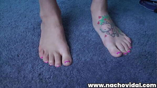 blonde mature pornstar Aiden Aspen flirts with director Nacho Vidal while tries clothes scene.