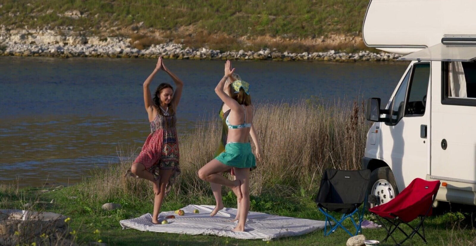 Emma Korti lesbian threesome with Olivia Trunk Kira Viburn