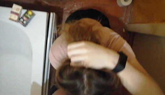 МАЛЫШКА НА ВЕЧЕРИНКЕ ЗАХОТЕЛА СПЕРМУ В РОТ