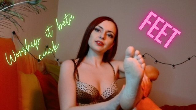 Feet makes drippin' FEET worship