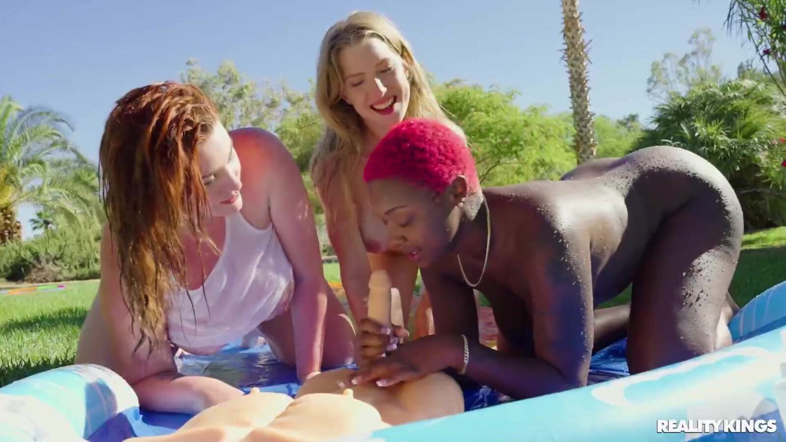 Abigaiil Morris, Octavia Deja Marie make love outdoors