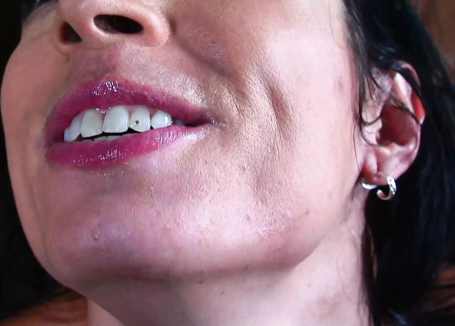 MILF GETS PUSSY LICKED BEFORE HUGE PUSHED