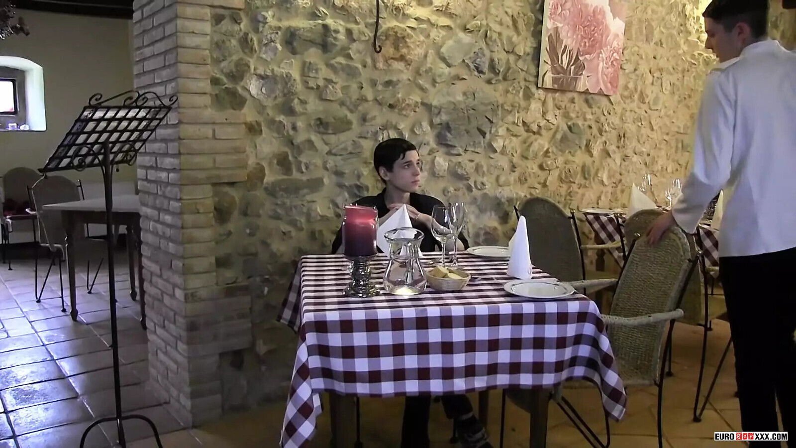 Adorable twink Aaron Aurora seduces waiter Tyler James