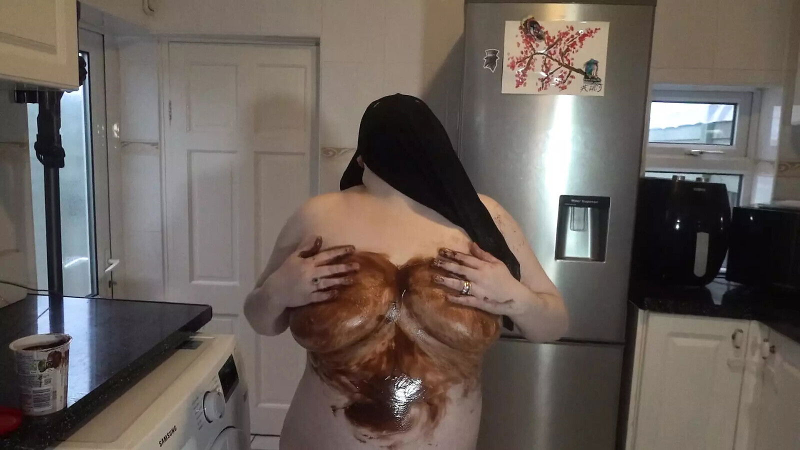 Niqab Naked chocolate sauce