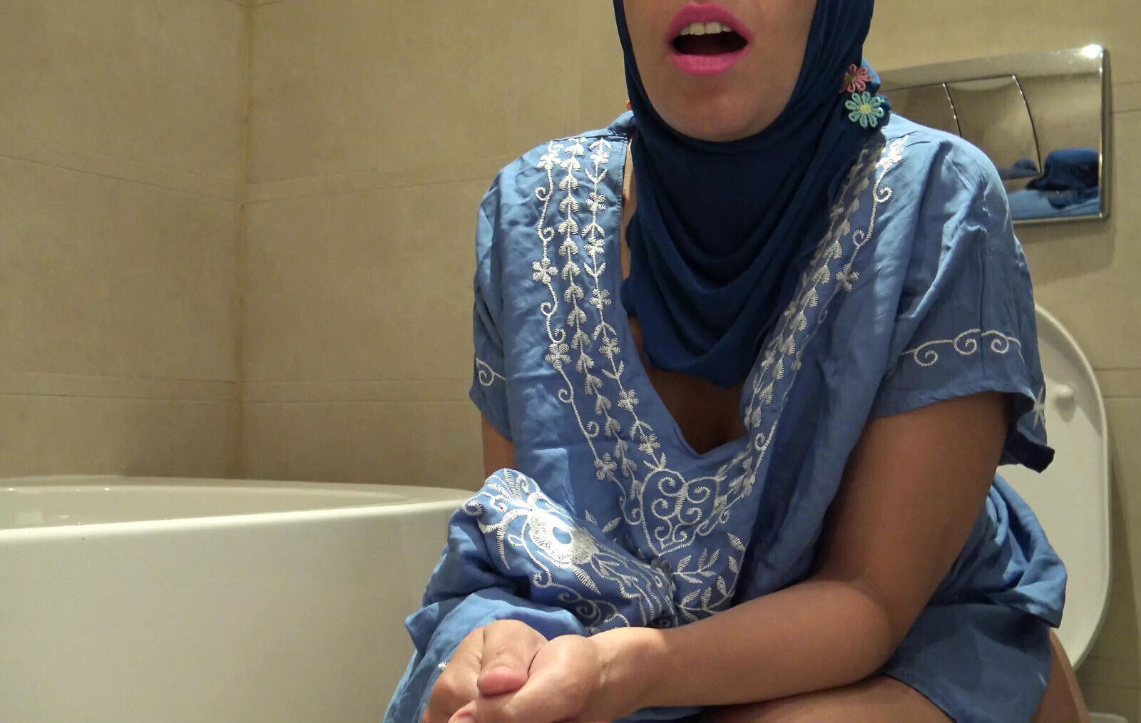 Cheating Arabic Cuckold Wife Wants Have Kinky