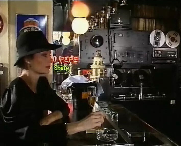 Three amazing looking German ladies love dildoing fisting each other