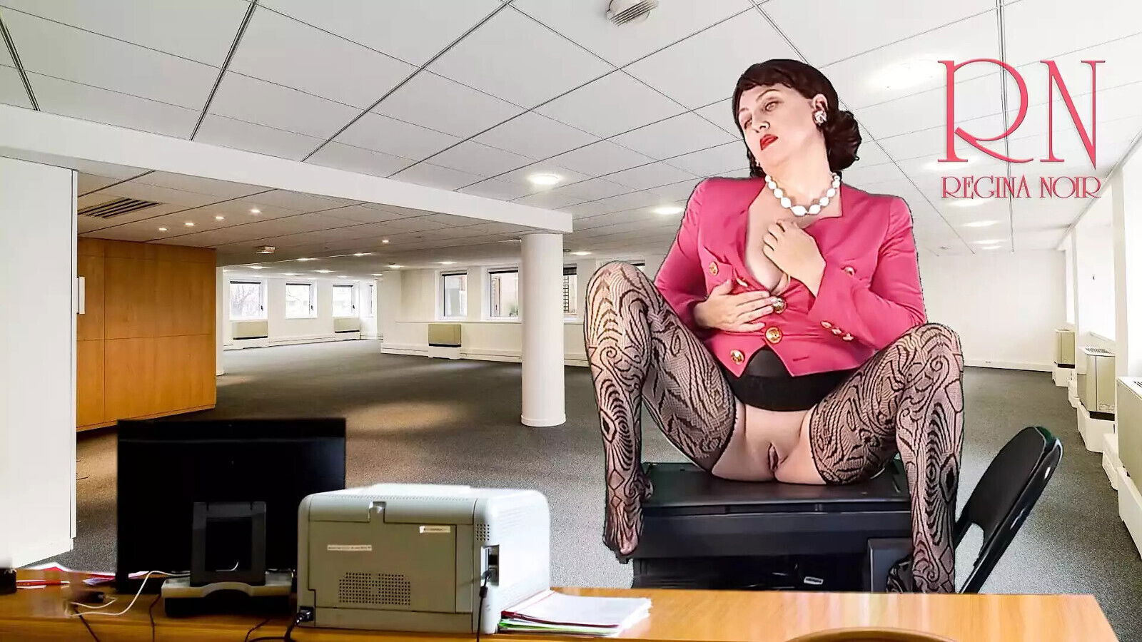 Naked secretary seduces boss, shows pussy, masturbating cunt.