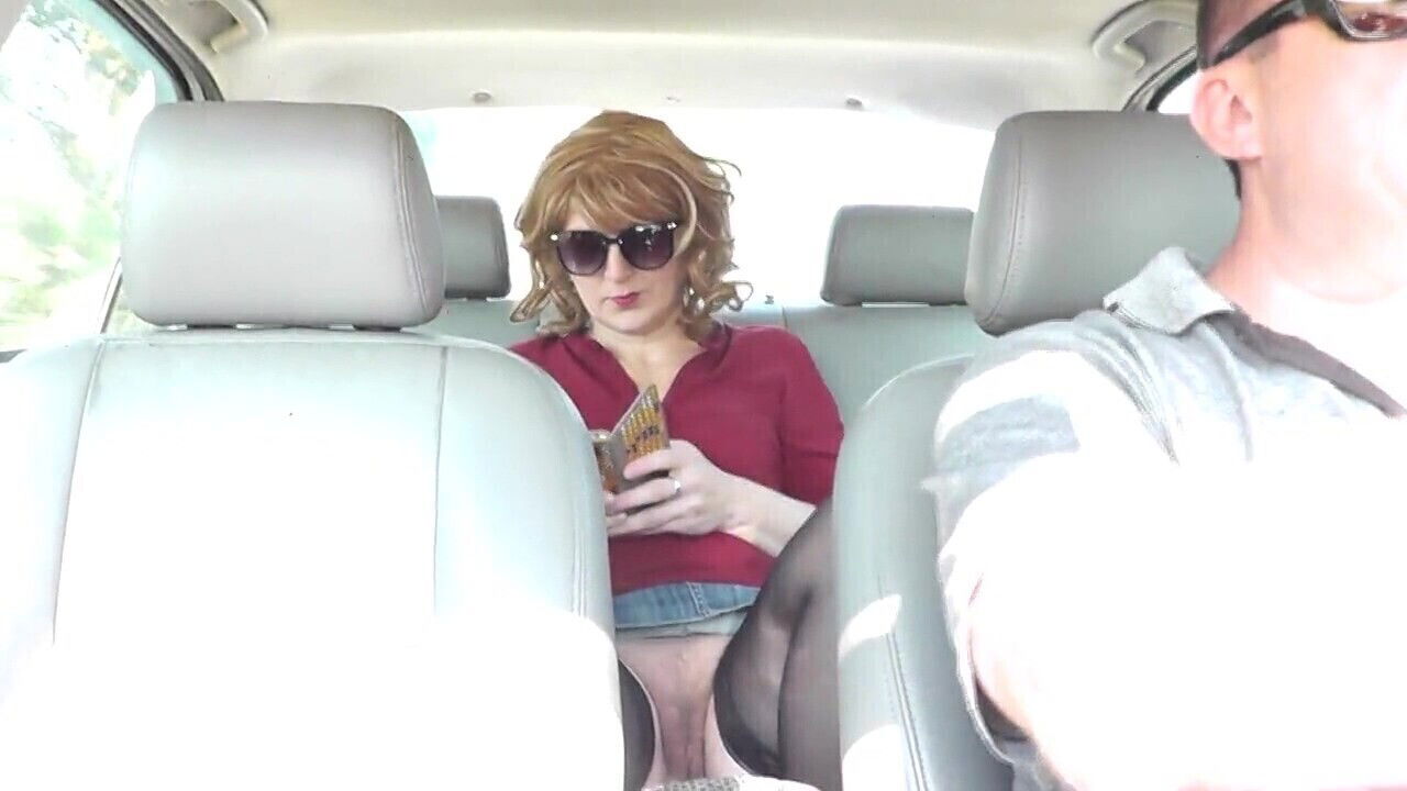 Upskirt Pussy in the Taxi xlx
