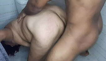 cachonda madrastra siempre quiere polla. PT2. Follamos ba&ntilde_o