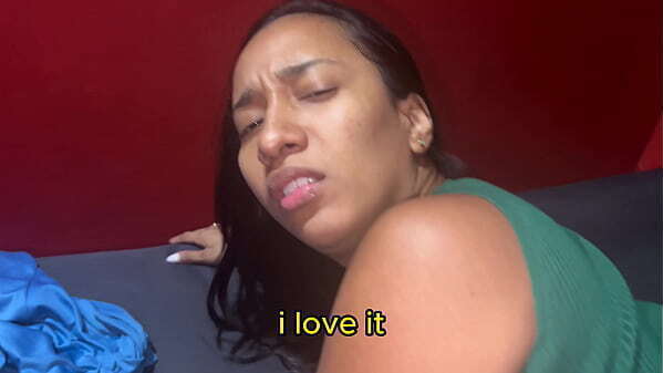 Stepmom says: wearing underwear, want seeit English subtitles