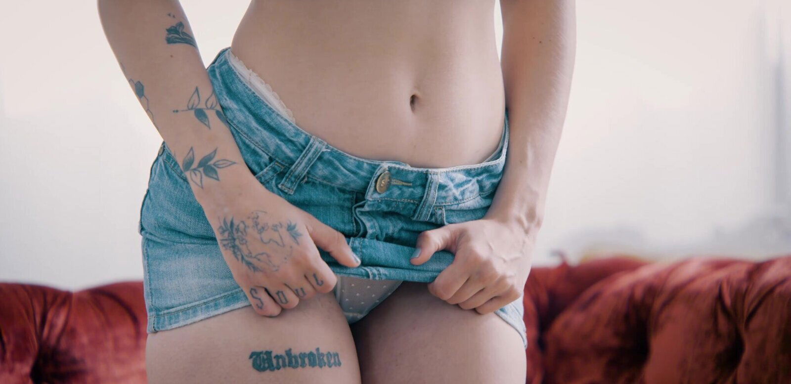 Tattooed Valeria Valois with boobs moans while being fucked