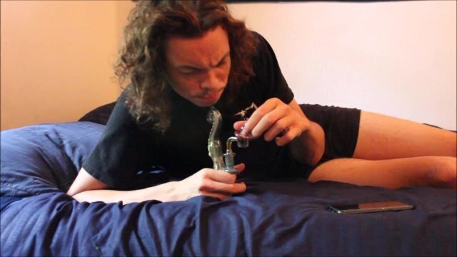 College stoner wakes dabs, orgams hard