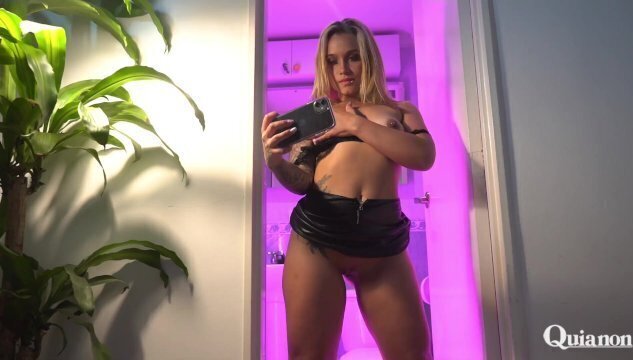 I want to masturbate with you, I want you to put your fingers in me and make me see the stars of ple