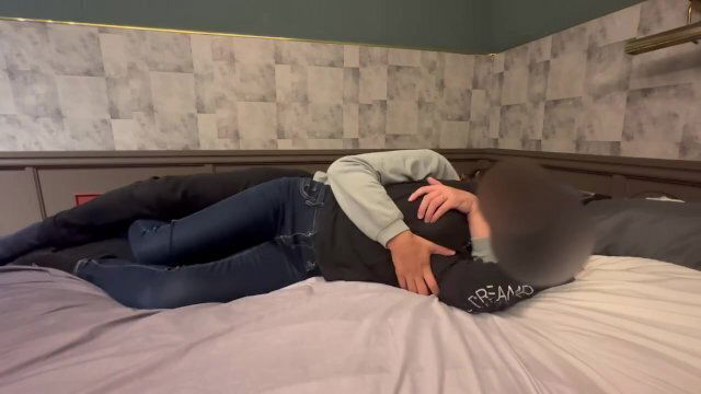 胸と乳首をいやらしく触られて連続絶頂する超敏感妻