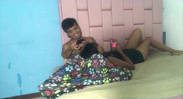 hago rica chupada pene hermanastro mientras disfruta viendo porno celular