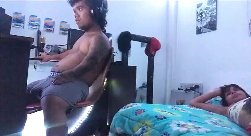 While working computer they make rich oral