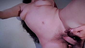 &iexcl_&iexcl_QUE RICO!! MADRASTRA CACHONDA HACE LLUVIA DORADA HIJASTRO, SEXO REAL CASERO AMATEUR MADRASTRA HIJASTRO