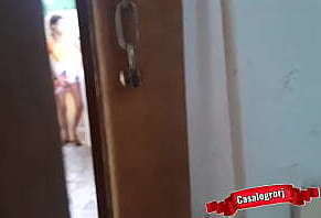 Pequena enteada sendo flagrada masturbando terra&ccedil_o