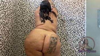 exibicionista tomar banho resolveu testar consolo cuzinho Mary Jhuana