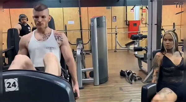 peguei gostosa academia