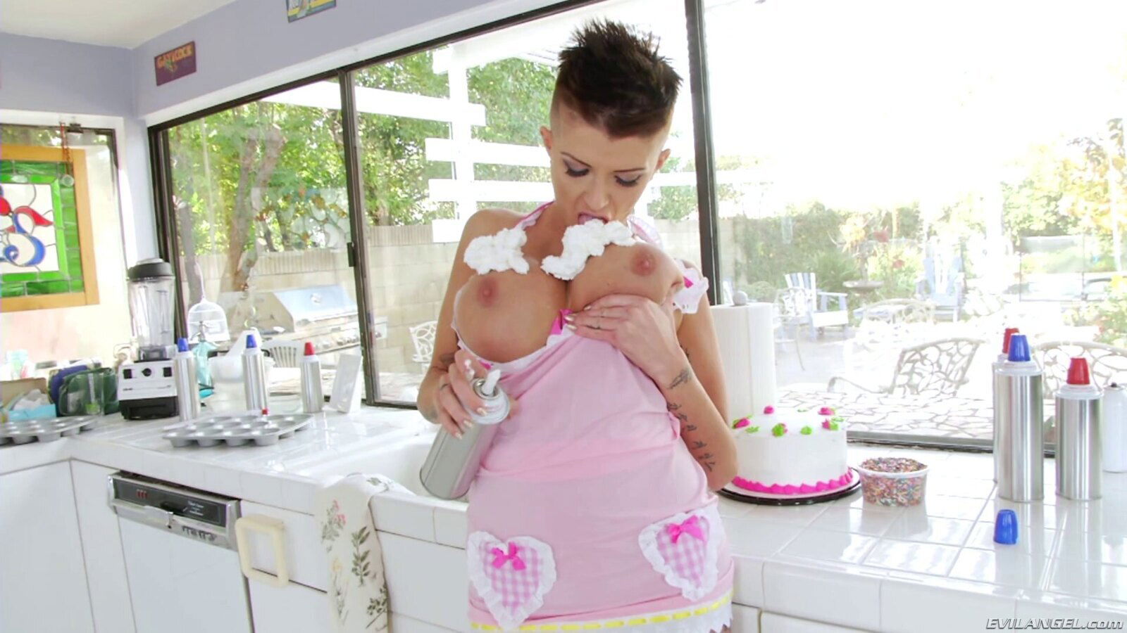 Large chick Joslyn James gets fucked black