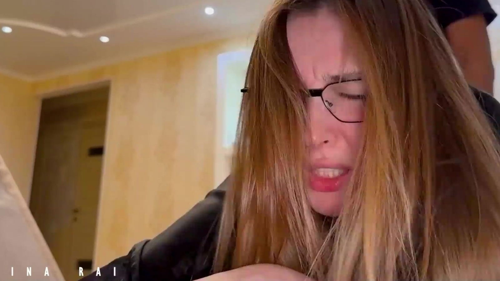 Stuck Stepmom Alina gets opportunistically fucked stepson