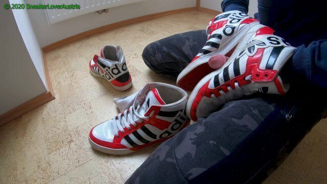 Play with white Adidas Hardcourt logo