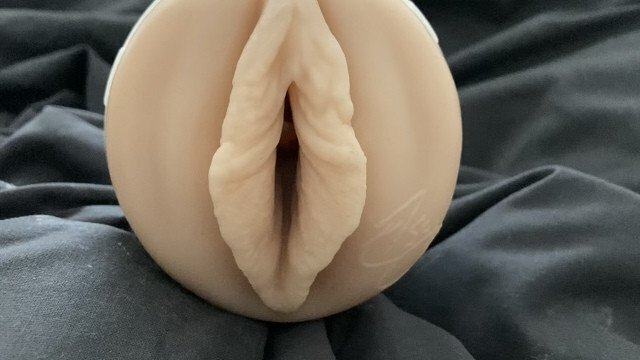 Masturbation grosse chatte blonde d’Elsa jean