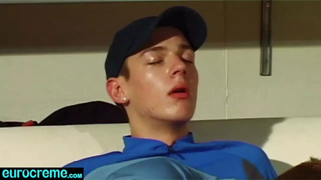 Eurocreme.com Threesome twink fuck