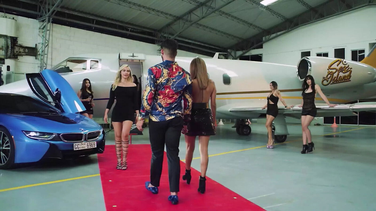 fingers pussy GGmansion