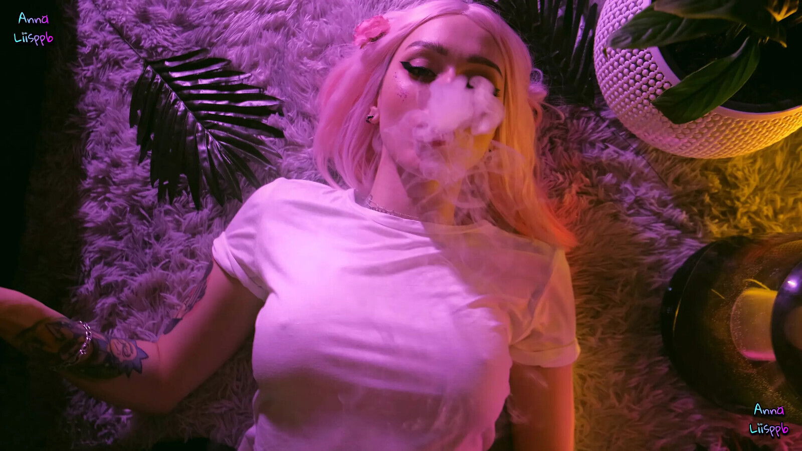 Teen girl T-shirt teases daddy! masturbating pussy! close-up, T-shirt, body!