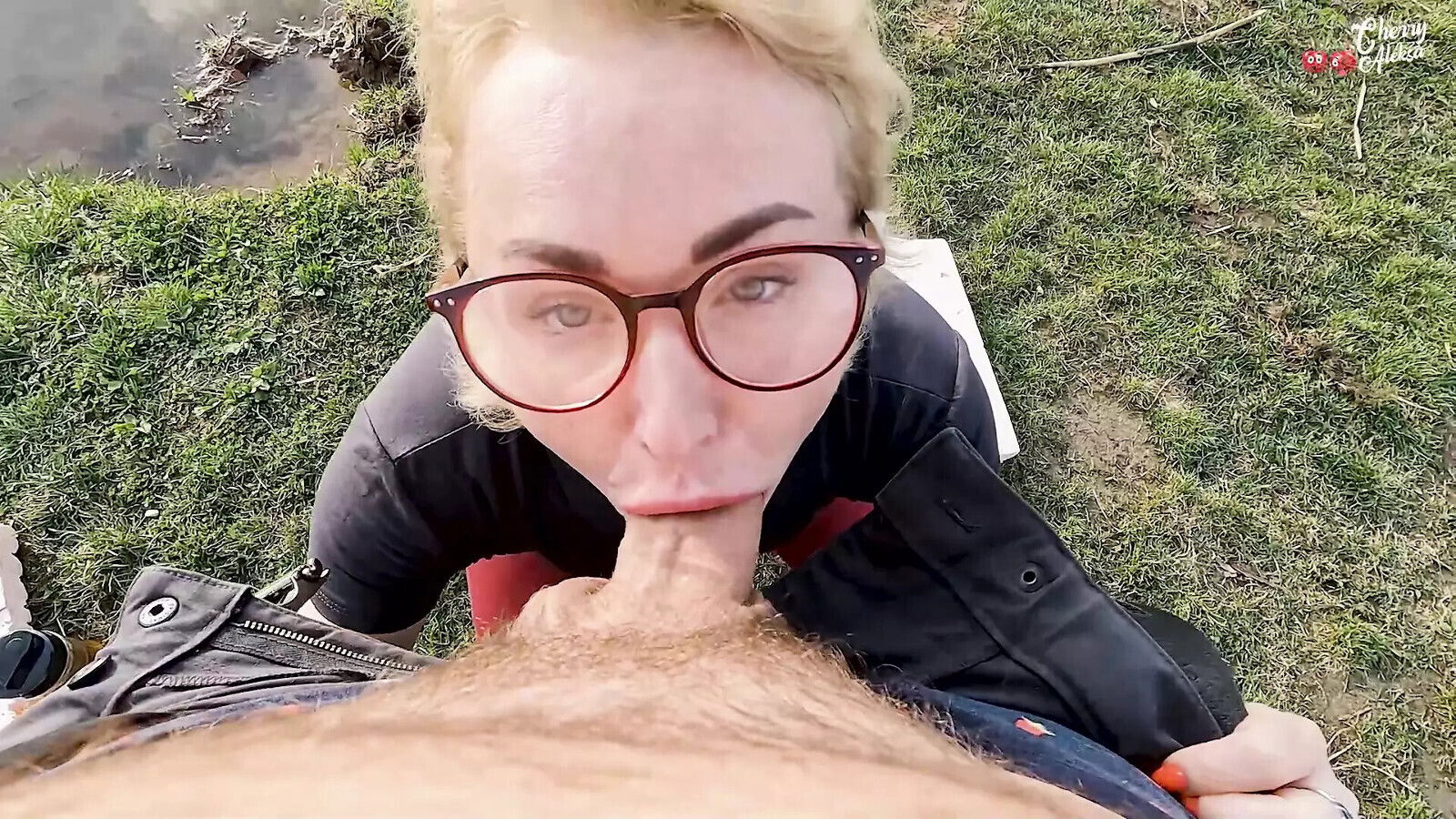 Cherry Aleksa admirer walk lake. Blowjob lake