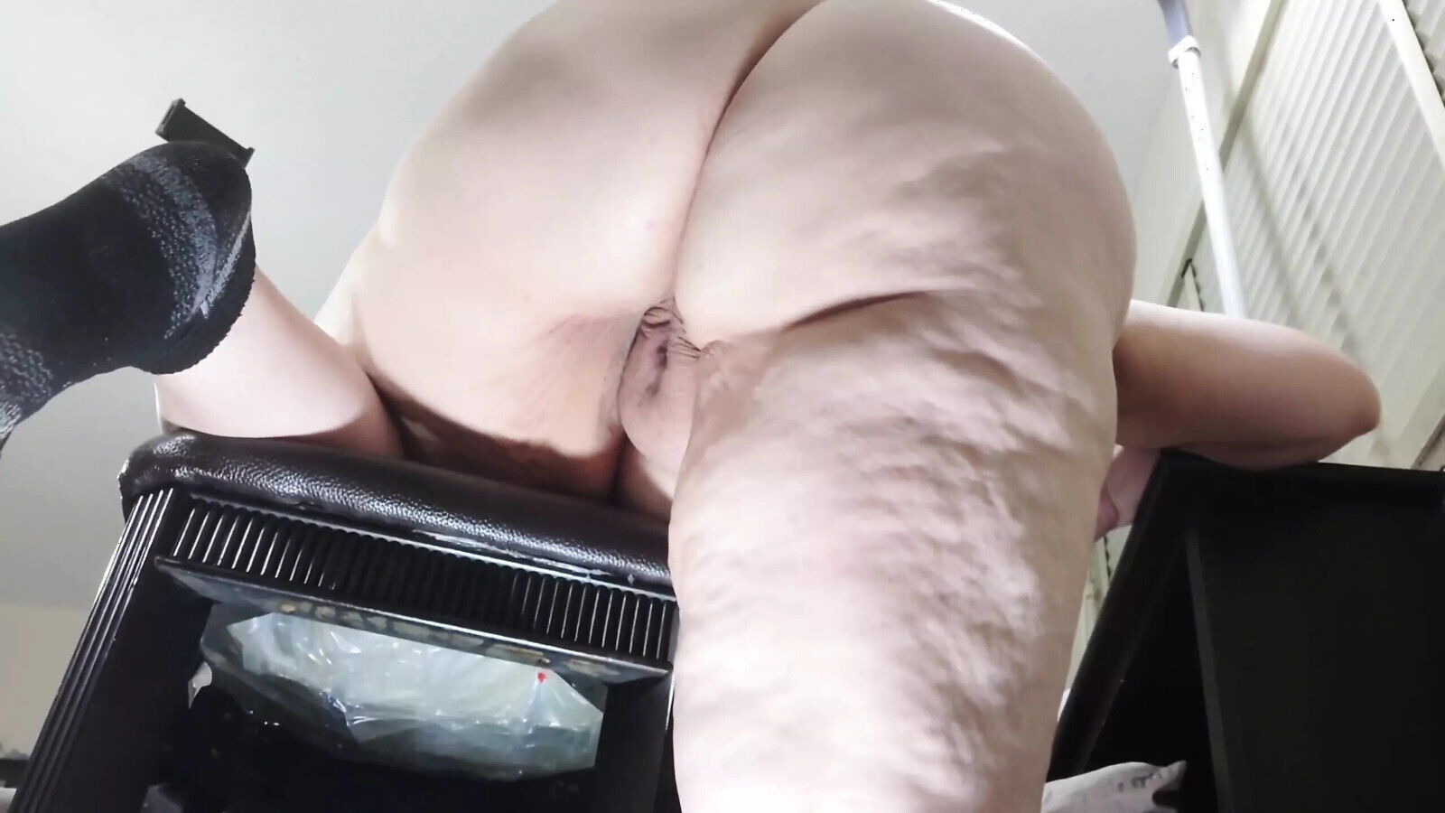 blonde SSBBW cheating slut jerking gets pussy creampie