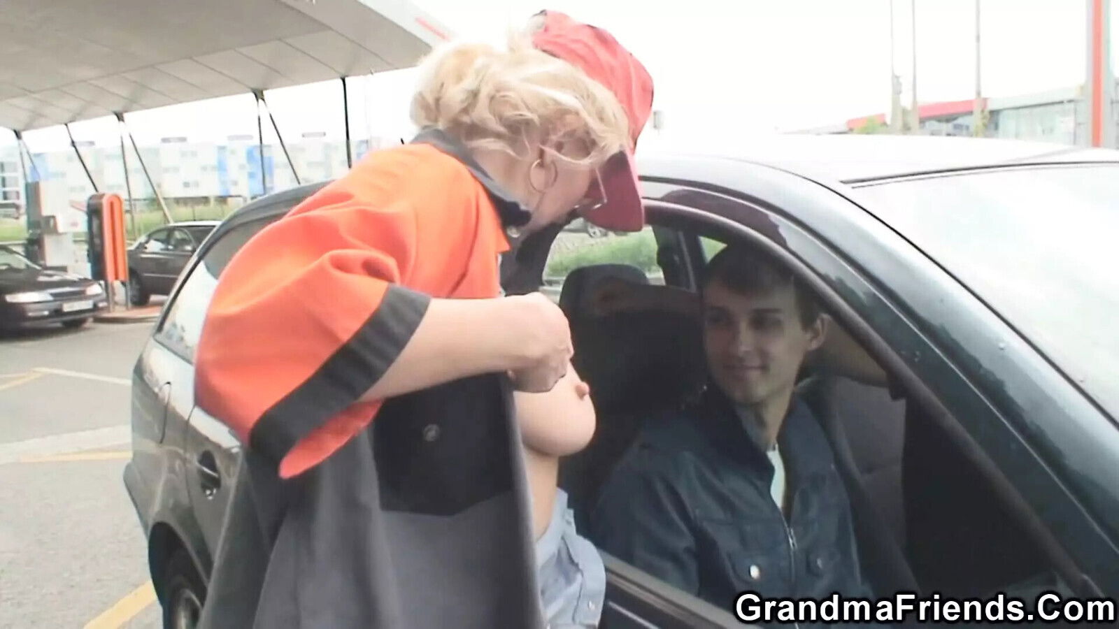 Horny blonde gets threesome outdoors