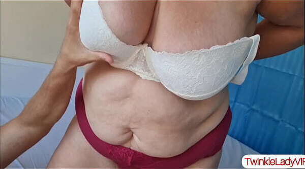 Mature Granny does wonderful Blowjob.