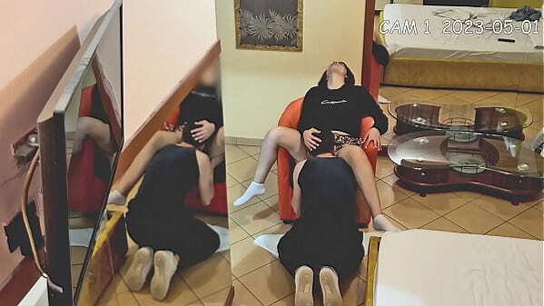 Caught University friends, eats brunette'_s pussy