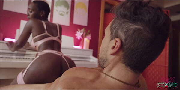 SCREWING MILF EBONY PIANO