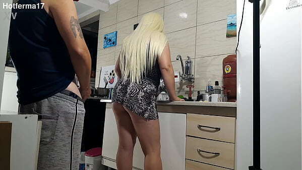 Sexo madrasta gostosa cozinha