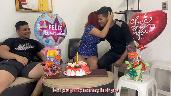 Madrastra Hermosa Follada Hijastro Cumplea&ntilde_os cuando marido esta Trabajando