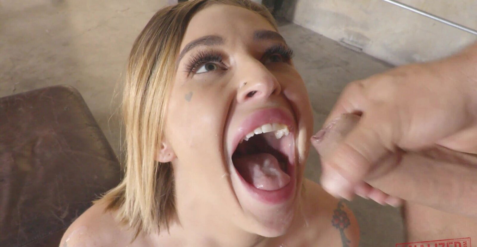 Tattooed Kleio Valentein enjoys while getting fucked