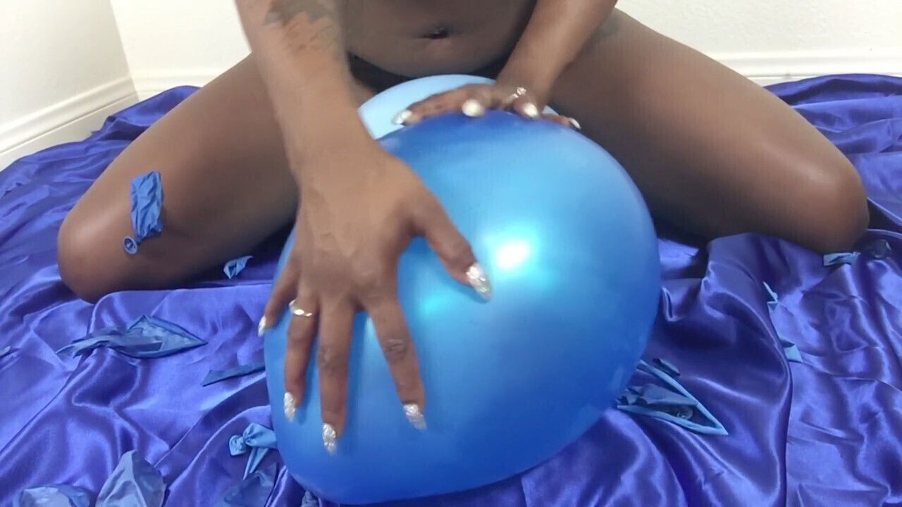 Kassey Starr balloons with black booty