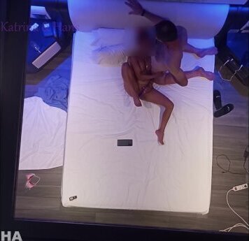 Katrina usando un wand. Mamada mientras. De camarera a actriz.