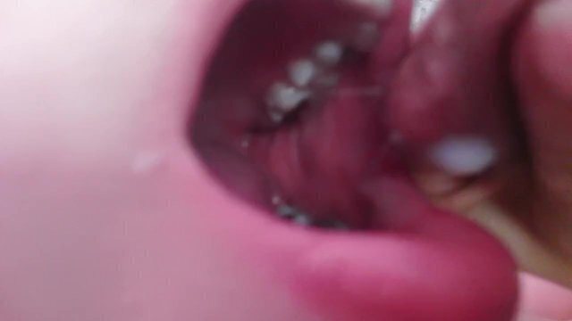 amiga alimenta corro chorros